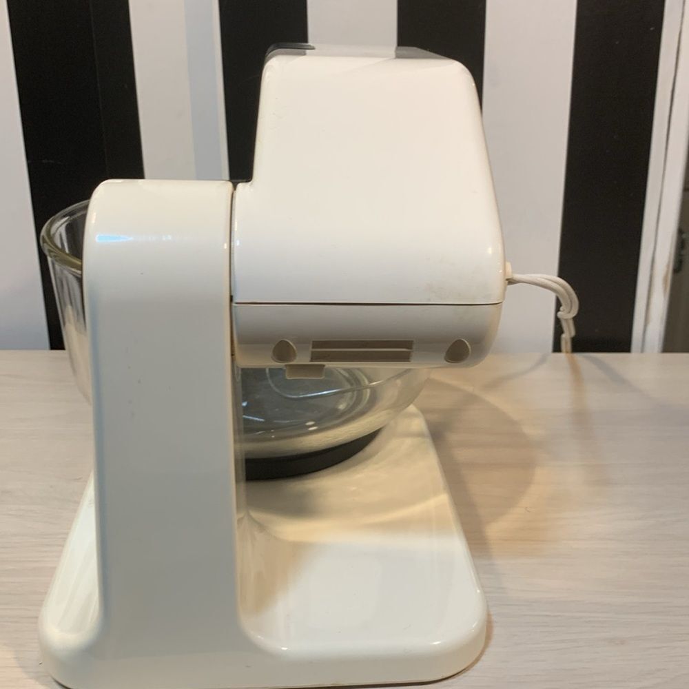Vintage 70s Sunbeam Mixmaster Electric Mixer 2 Glass Bowls/Beater / Dough Hook - Picture 6 of 16